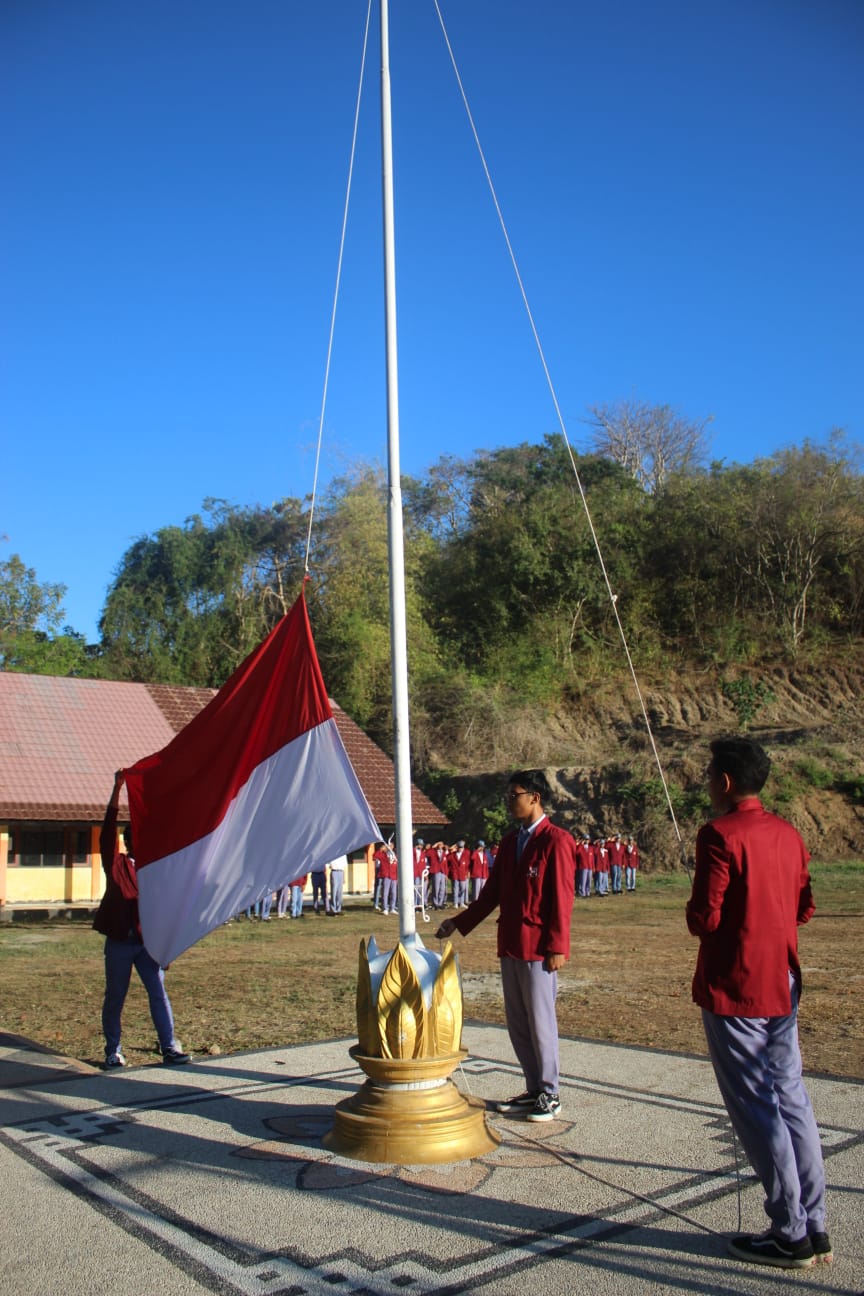 Senin, 08 Agustus 2022 pagi hari ini pukul 07.00 wib bertempat di lapangan SMA Negri 1 Sekongkang telah di laksanakan kegiatan upacara bendera